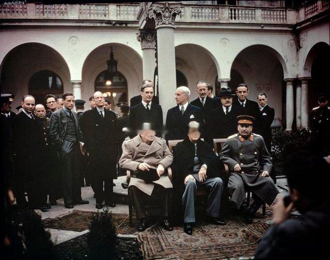 #历史上的今天# 1945年的今天，丘吉尔，罗斯福和斯大林在克里米亚的雅尔塔会面