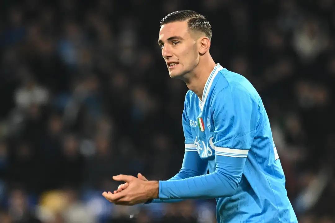 超2米意大利大中锋转战英超 诺丁汉森林已敲定那不勒斯前锋卢卡意甲是五大联赛中唯一