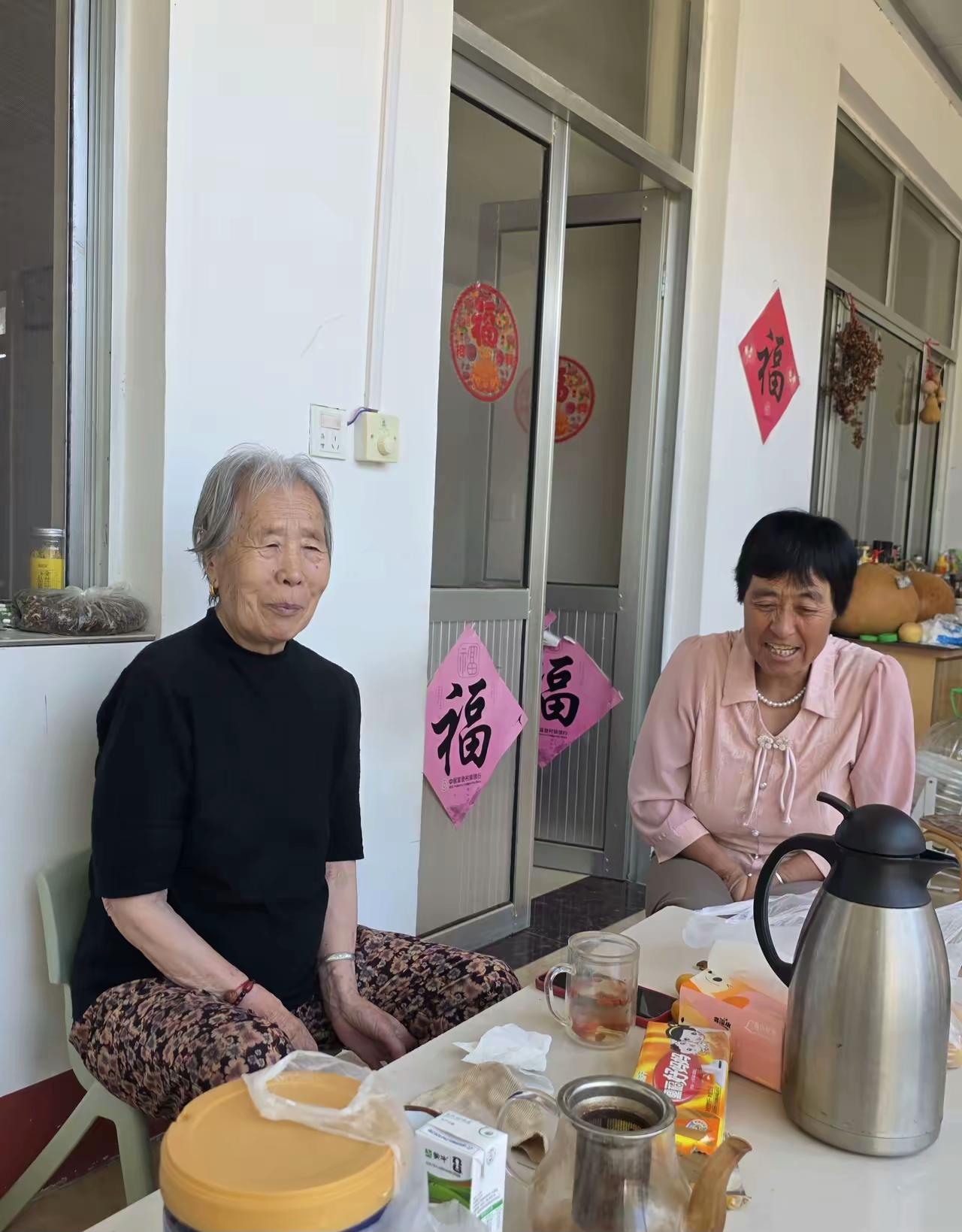 二哥和二嫂的平淡生活……

他们俩都是特别勤劳、特别淳朴、一心扑在生活上的人。他
