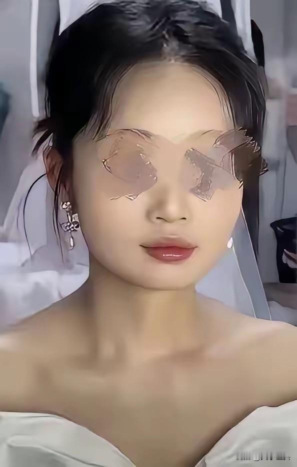 婚宴22桌宾客集体离场！新娘30分钟换衣误大事，这场尴尬藏着更真的人情
 
“等