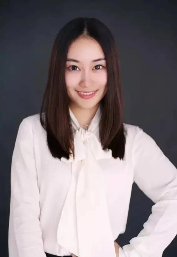 演员陈丽君说，进入镖人剧组，袁和平问我的第一句话就是，你会什么？是啊，我会什么啊