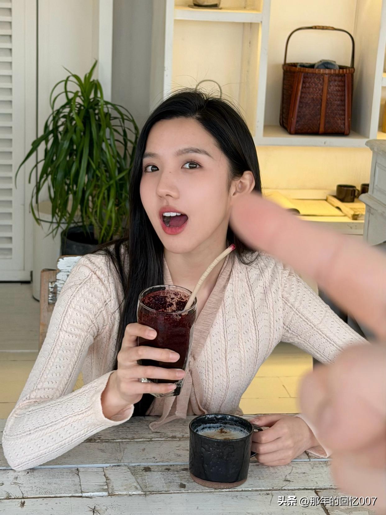 清晨阳光洒进房间，来杯咖啡，瞬间开启元气满满的一天。咖啡文化如今渗透在生活的方方