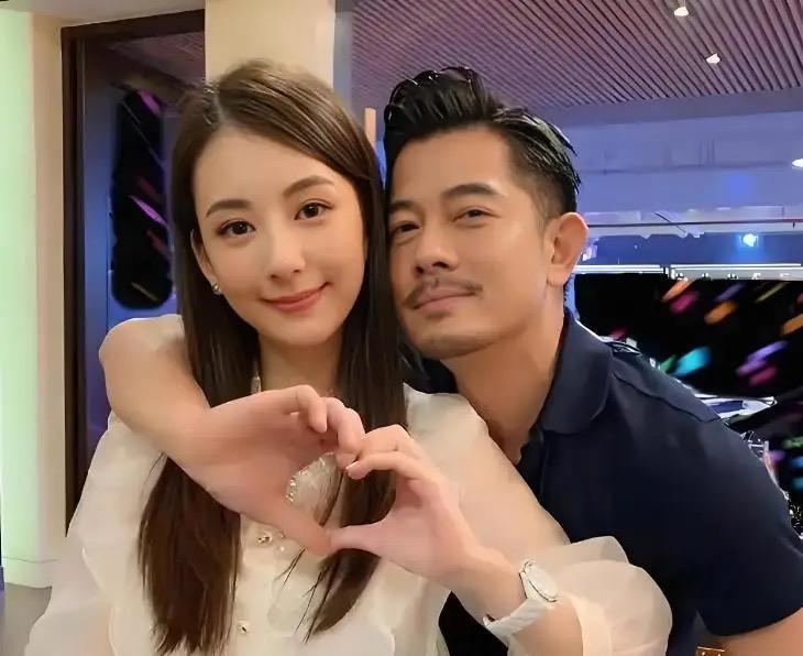 “输钱都开心！”郭富城牌桌上的这句感慨，泄露了59岁天王深藏心底的狂喜。当港媒爆