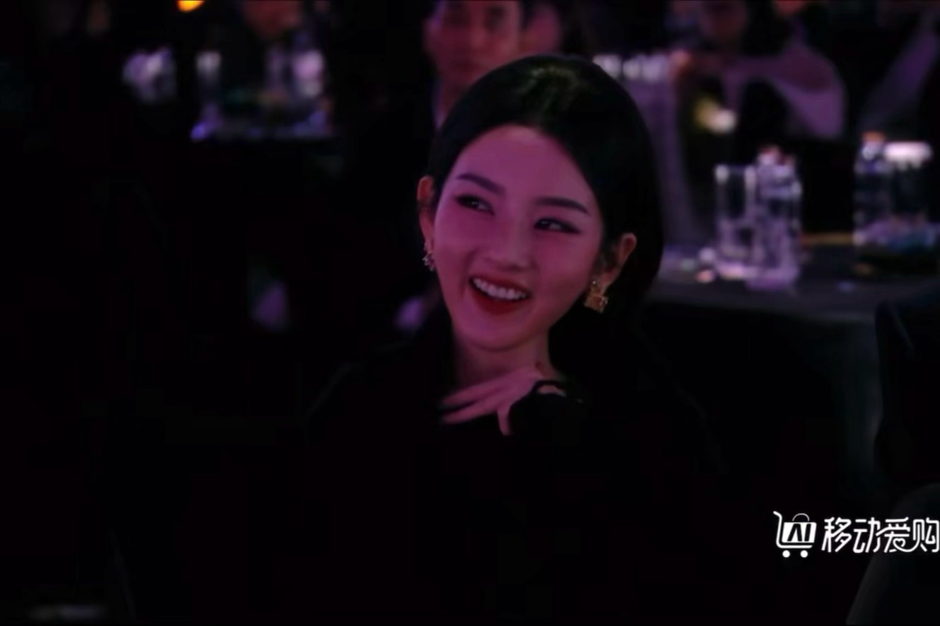 我嗑cp就宋祖儿这样：我嗑cp就宋祖儿这样宋祖儿看李兰迪敖瑞鹏唱歌的表情