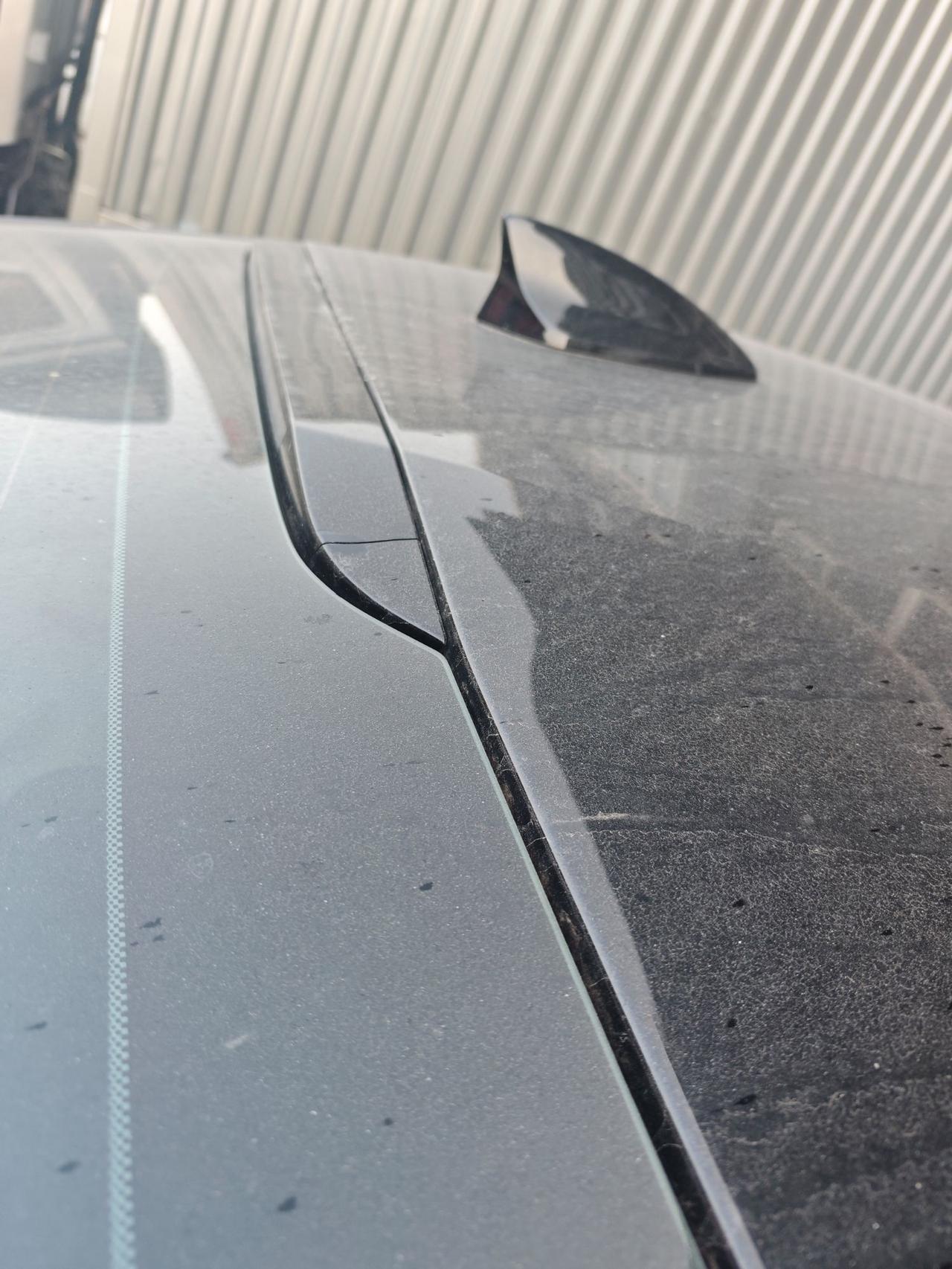 刚买回来的新车，仔细一看都裂开了[流泪]