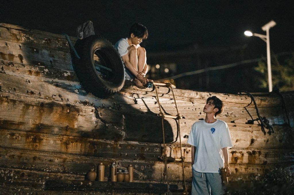 林枫松、陈稳《许你十年》花絮照一组春节档马上有戏