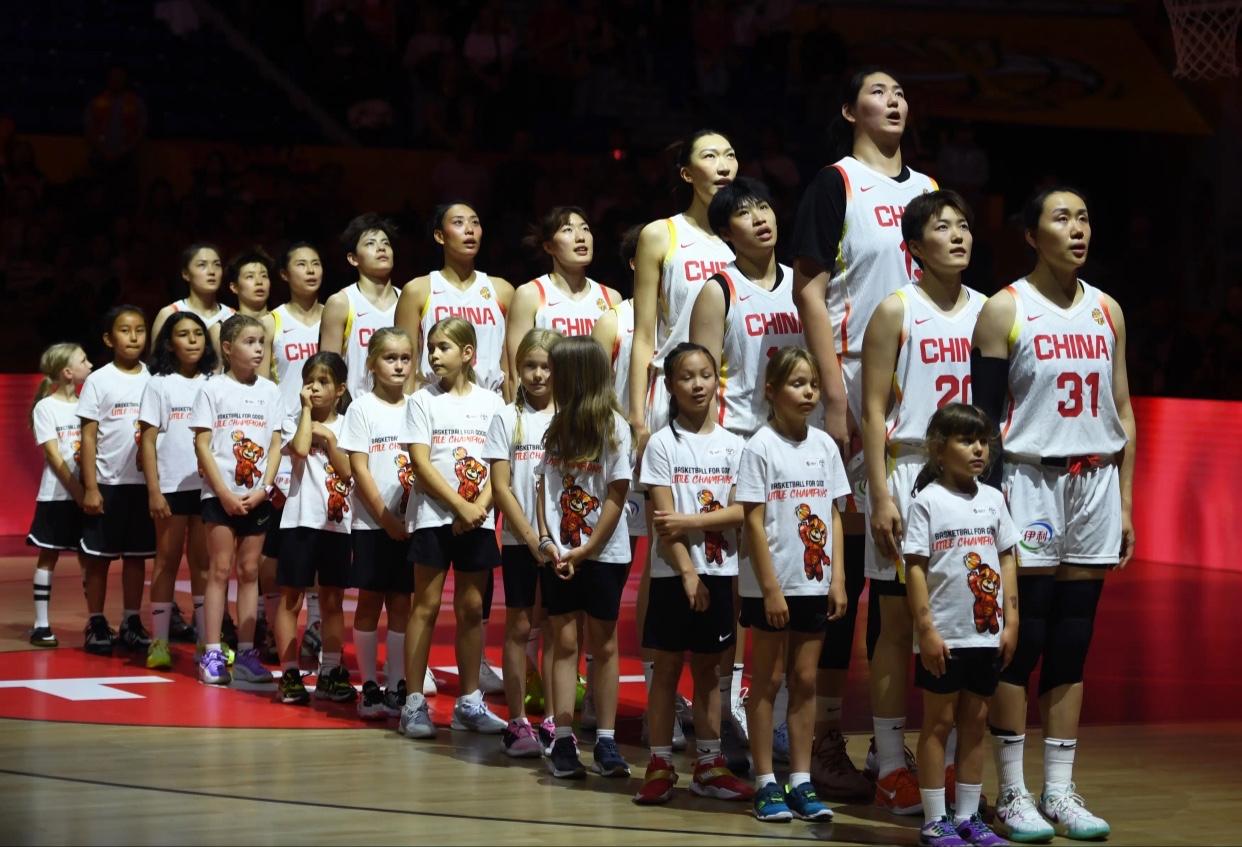 抛开专业篮球思维，中国女篮胜捷克是一场可以载入中国女篮史册的比赛

因为一场球在