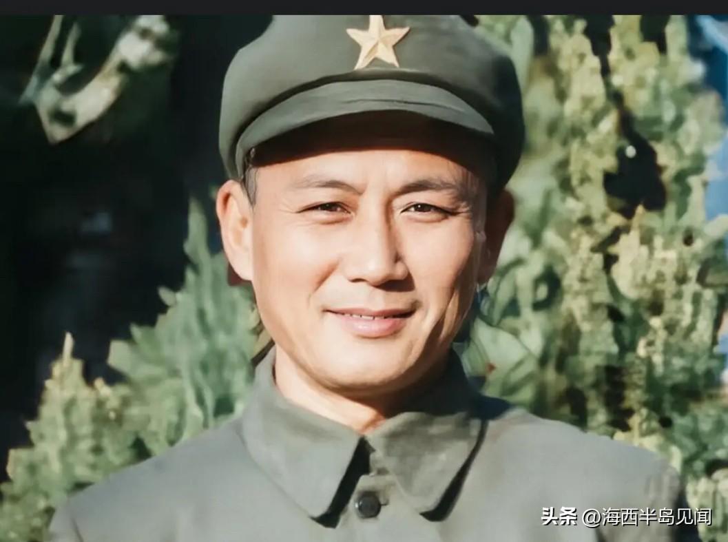 他曾任第一任江西省委书记兼江西军区政委，1965年调任第八机械工业部部长、党组书