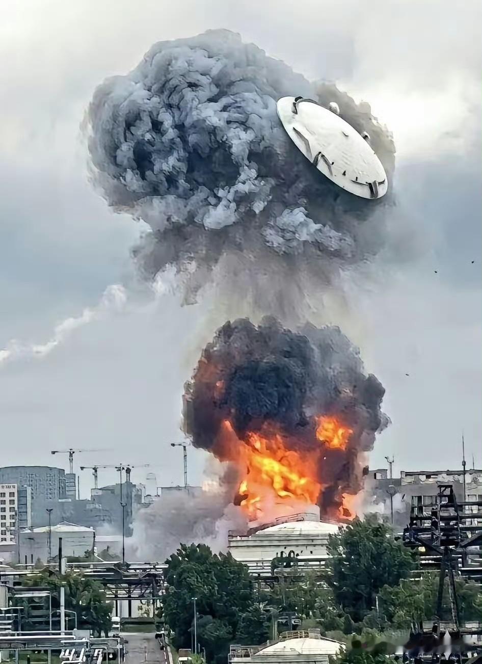 防不住，俄罗斯压根防不住！面对乌军出动的集群无人机进攻，莫斯科光依靠防空导弹不行