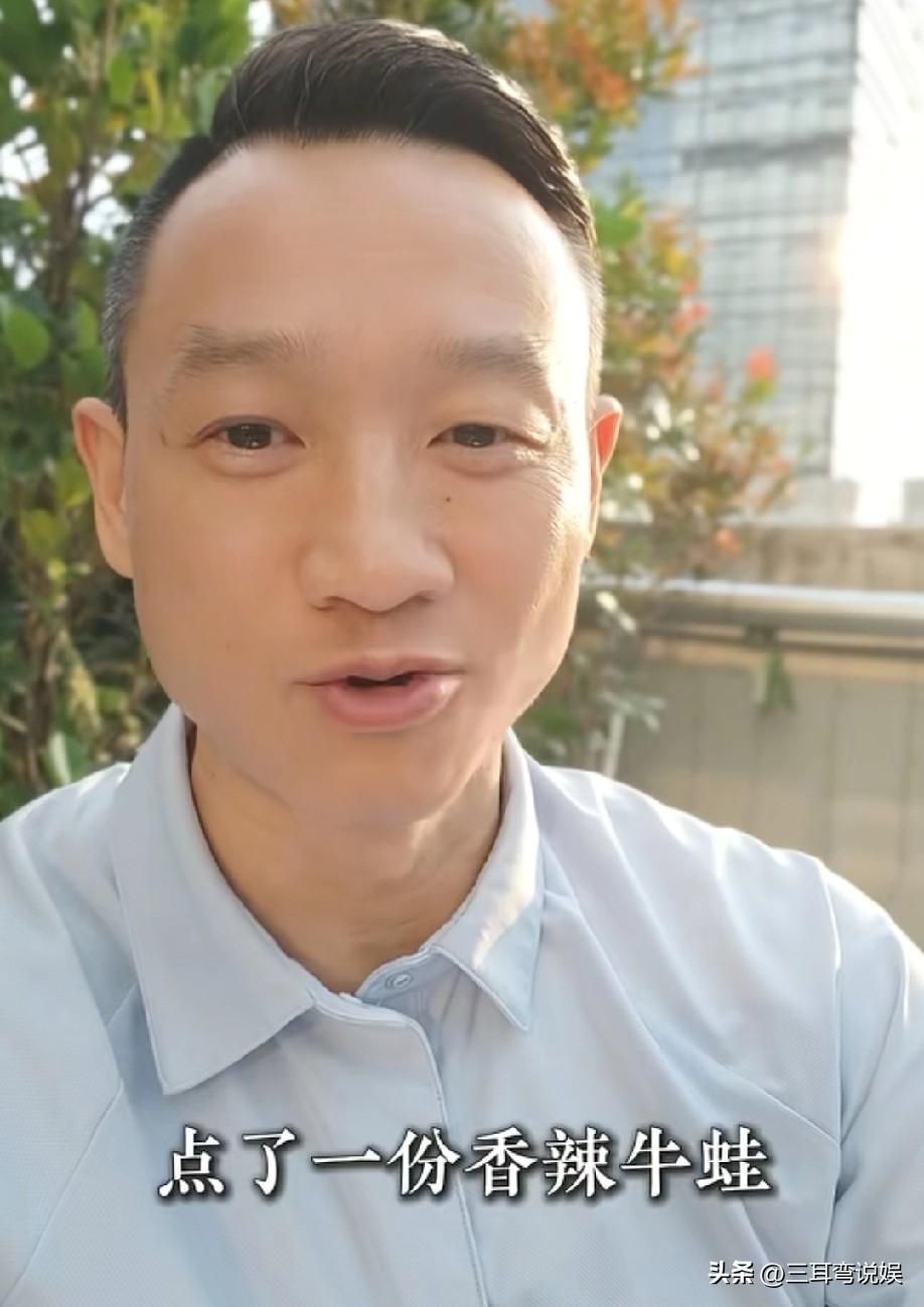 杨威:“为了庆祝欢欢乐乐通过个人能力测试，我跟云姐花重金点了一份香辣牛蛙，结果呢