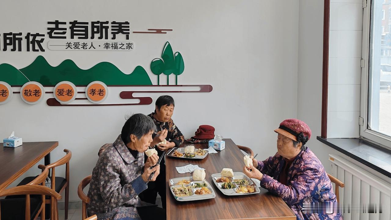 77年前，中国人的平均寿命只有35岁。

今天，79.25岁。

翻了一倍还多，