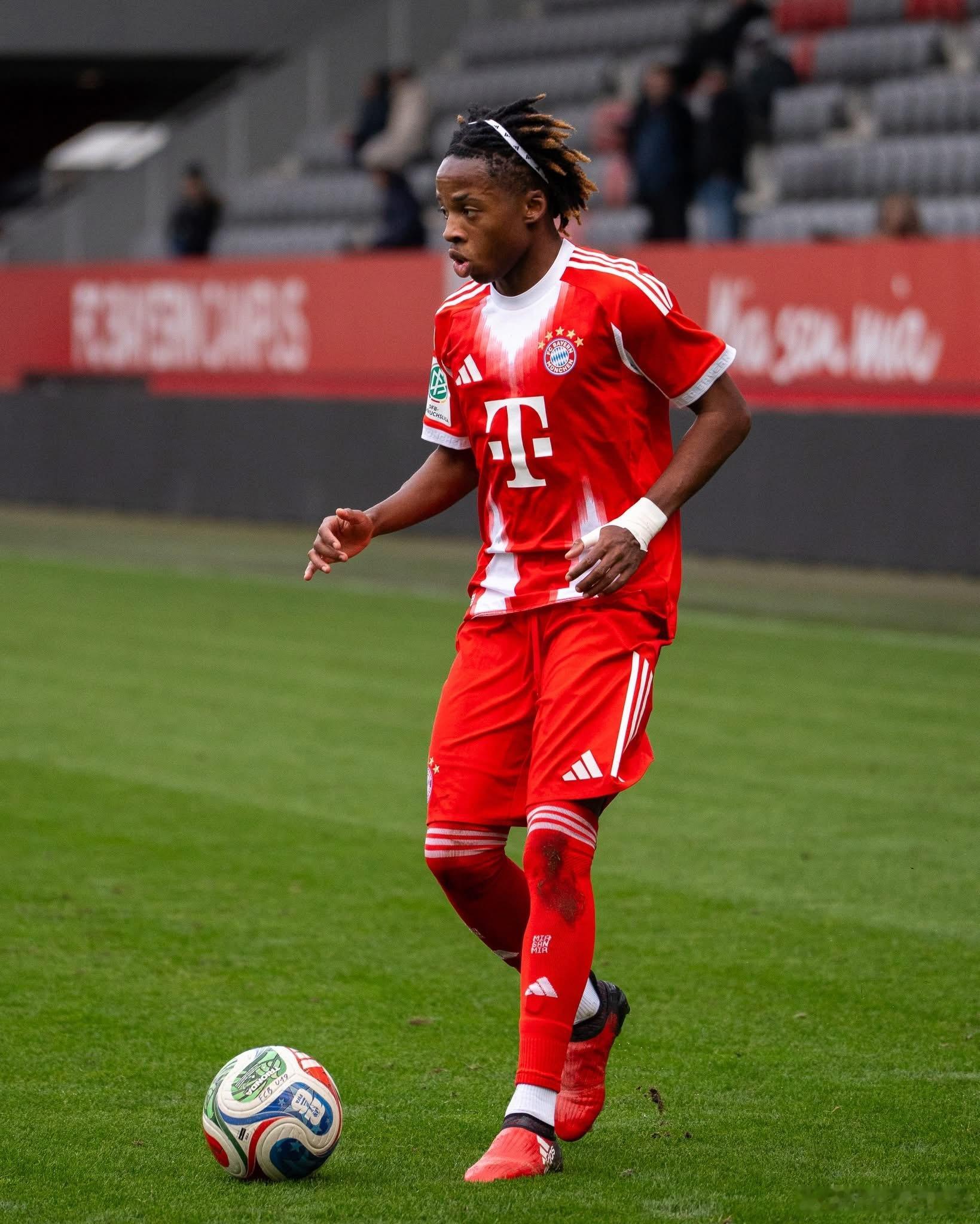 🚨🚨🚨拜仁校園青訓湧出的新秀，正處於歷史巔峰。倫納特·卡爾已成功突圍。卡西