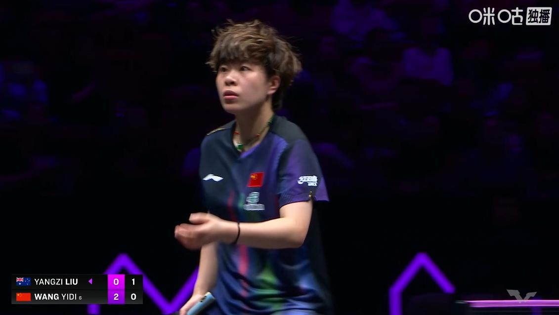 刘杨子有点打急眼了，
第三局刚想要搏杀大迪，
可惜大迪提前预判了，
利用落点变化