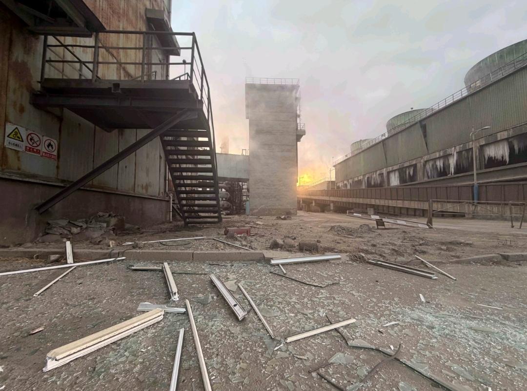 包钢爆炸5死5失联：安全会议刚开2天，为何悲剧再发？
 
1月18日下午3点03