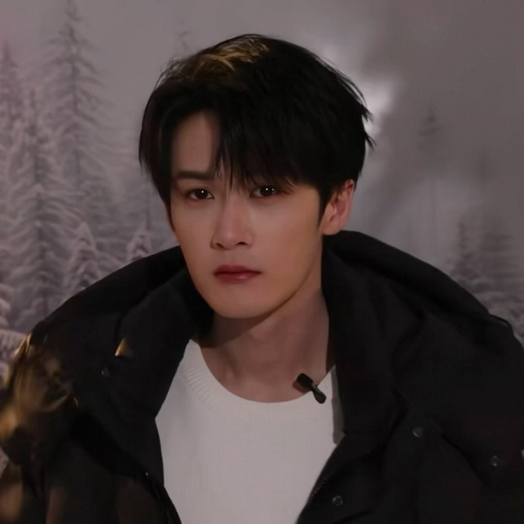 黑暗之中，唯有那双眼睛是最亮的🥹 