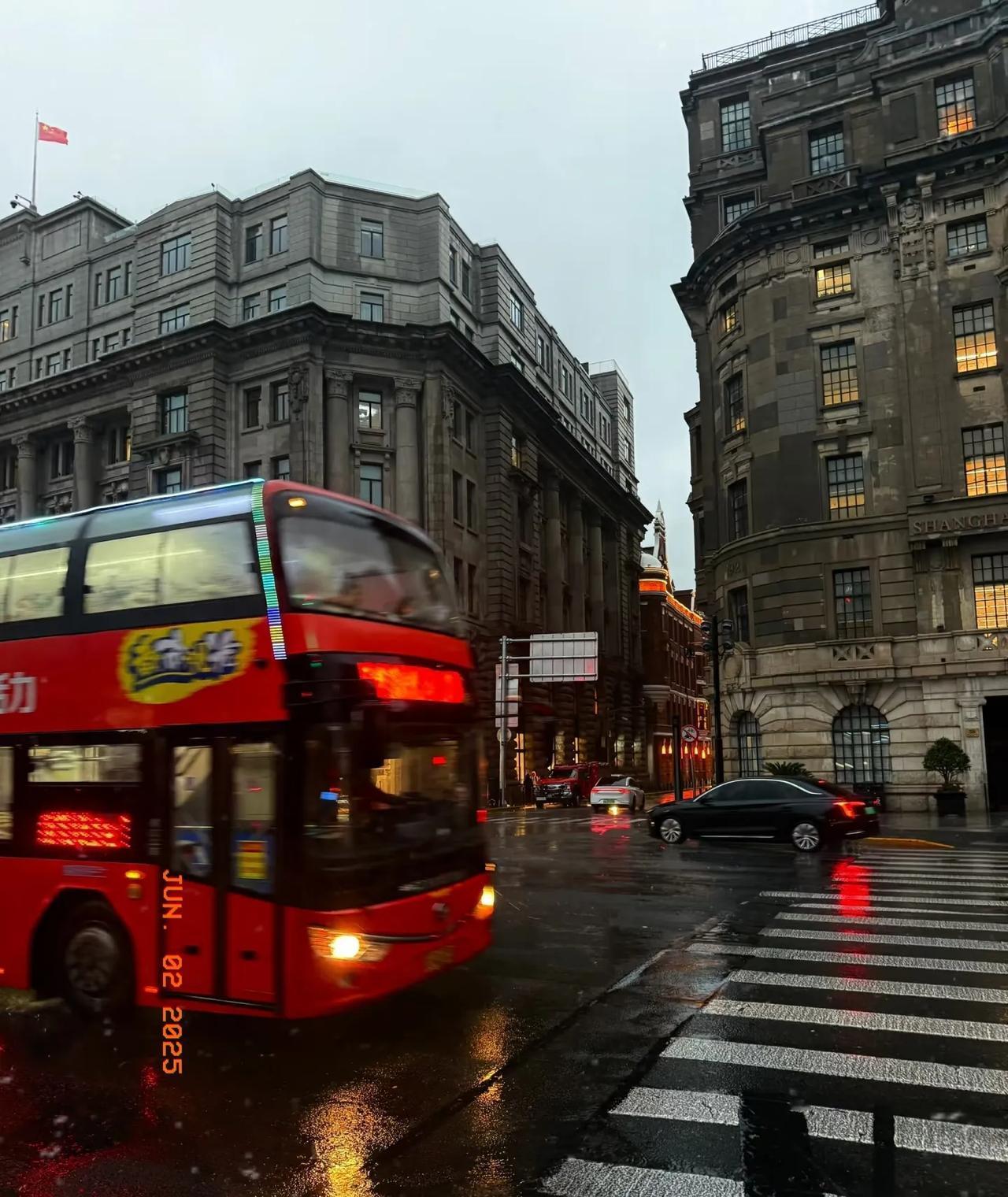 雨，暴雨。上海
上海的暴雨是打开通往伦敦大门的钥匙