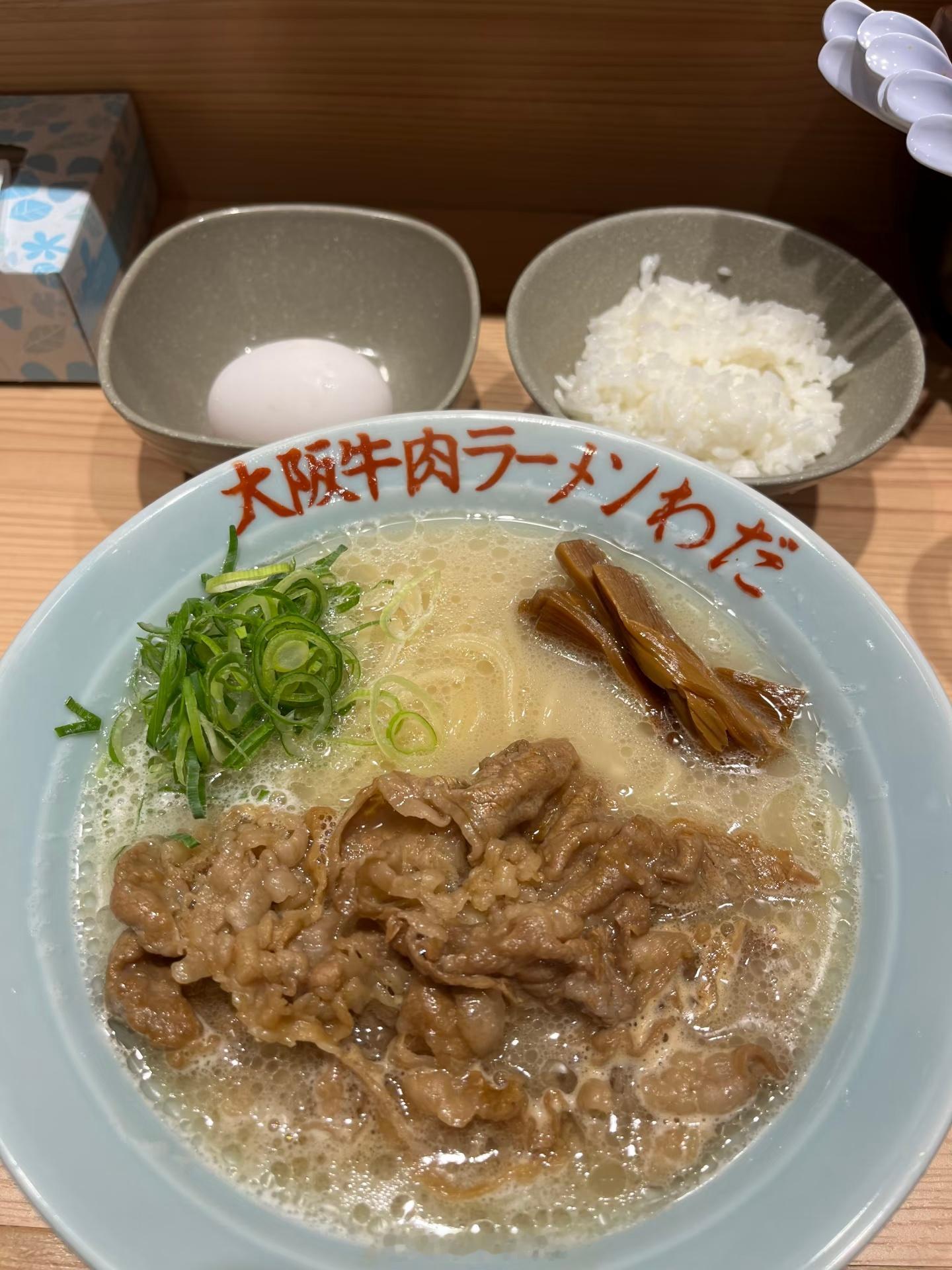 日本拉面店现倒闭潮我家这边附近商场的日本拉面倒是不多，最近开的几家都是日料和寿司
