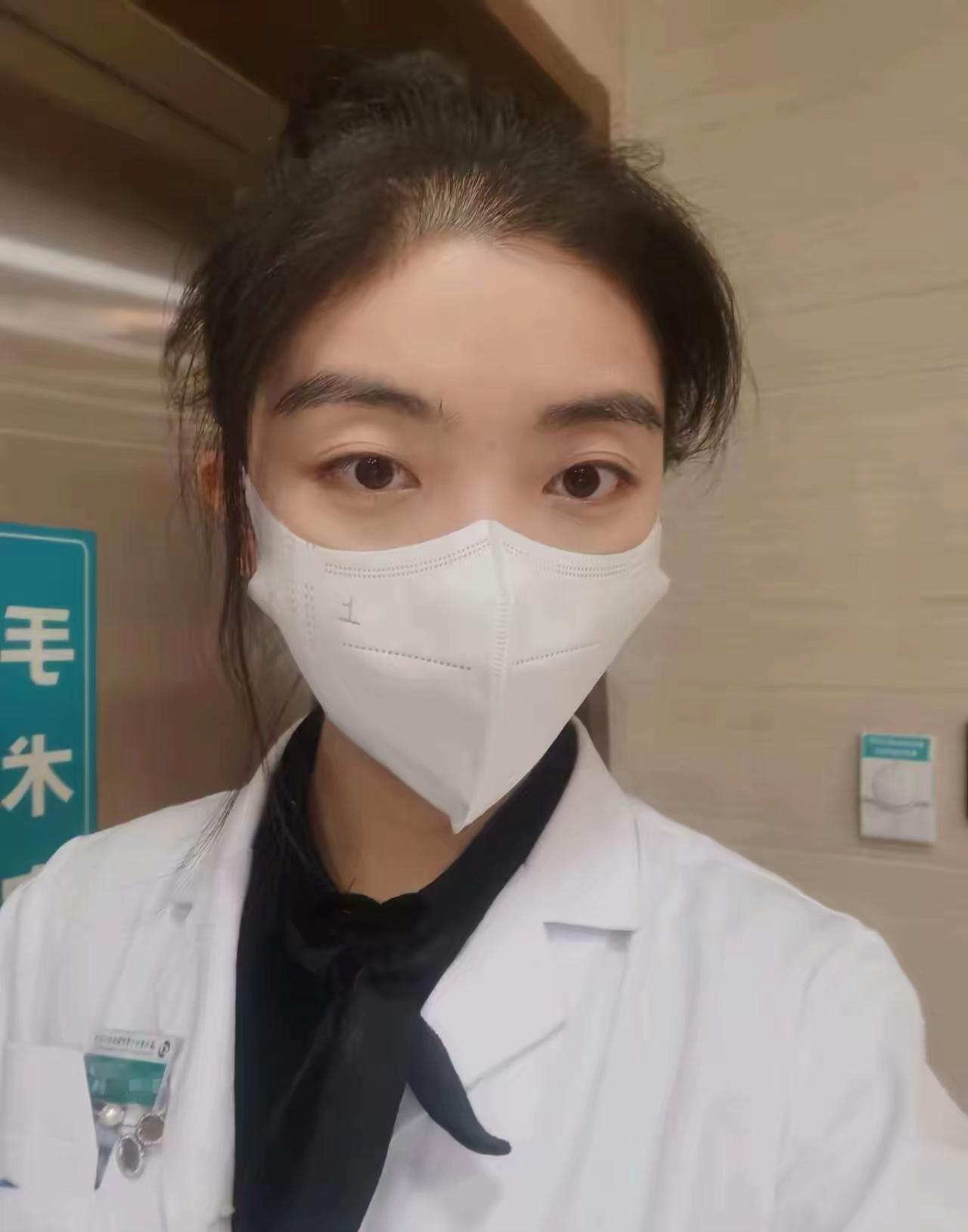 上海有一位女医生，竟然在手术前收了患者家属的红包，然后走进手术室进行手术。但出乎