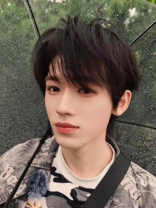 宋亚轩学豆包送端午祝福 不是，宋亚轩你怎么连送祝福都这么有梗啊！“不拐弯抹角”这