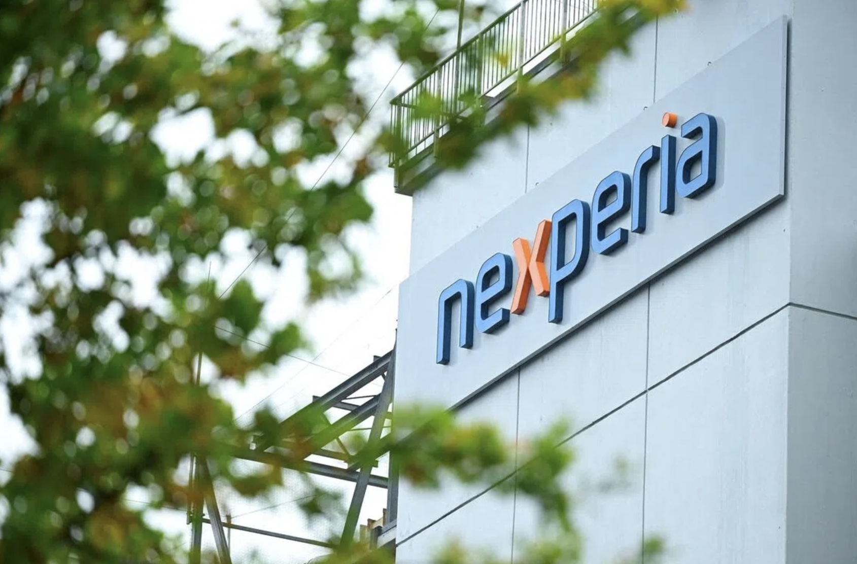 【荷兰安世还在栽赃：无法保证中国工厂供货品质】11月7日消息，安世半导体近日向客