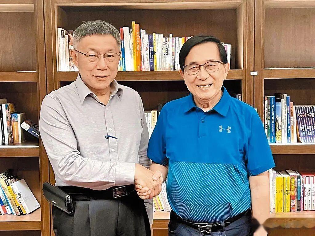 柯文哲秘密会陈水扁，被媒体曝光之后，柯文哲对此辩解是与陈水扁探讨经济问题，被网友