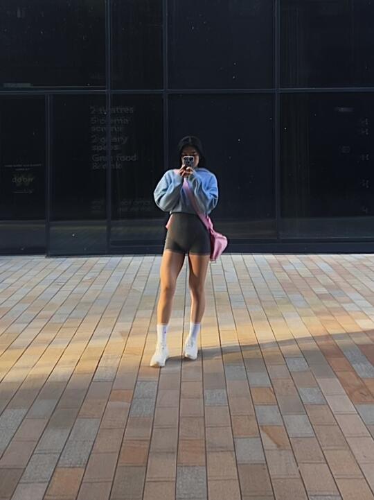 喜欢被阳光镀上一层金色的强壮有力的大腿