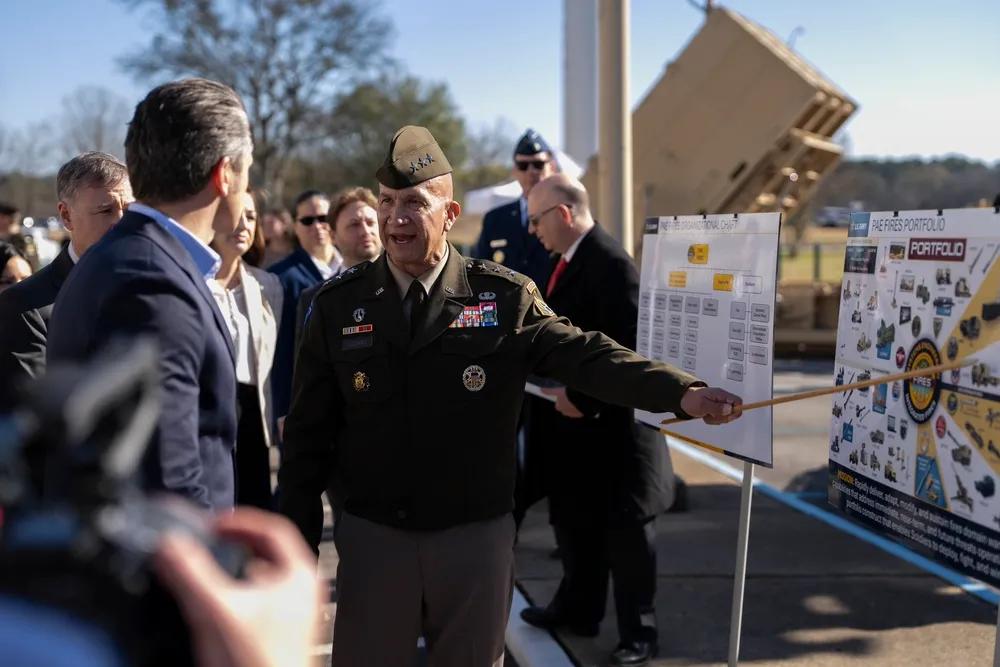 2025年12月12日，阿拉巴马州，美国国防部长皮特·赫格塞斯在访问亨茨维尔火力