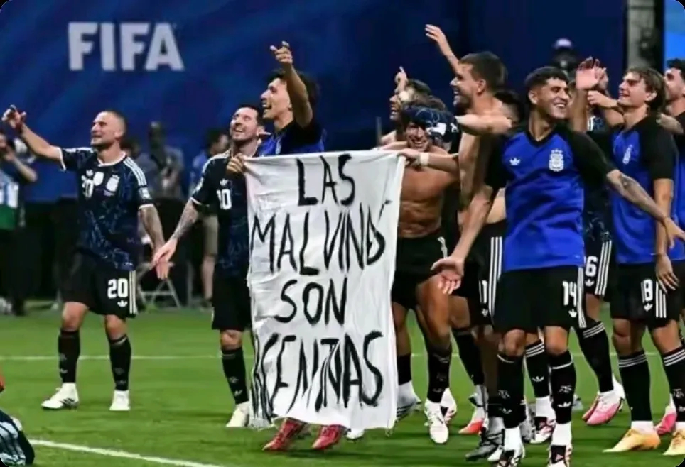 阿根廷足协这次是真被FIFA罚疼了，直接发公告回应了。帕雷德斯禁赛10场、莫利纳