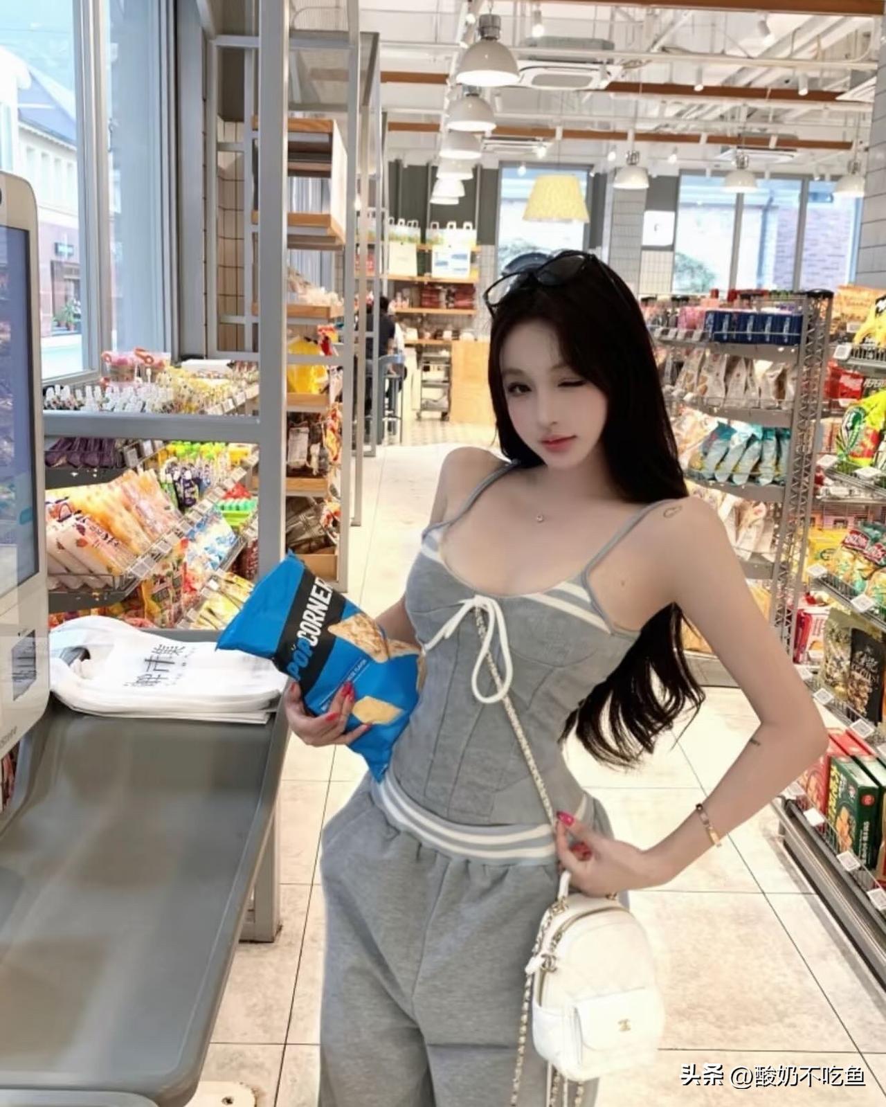 当然算！逛超市超有治愈感，必须归为「生活治愈类」的宝藏爱好～囤货/发掘小众零食/