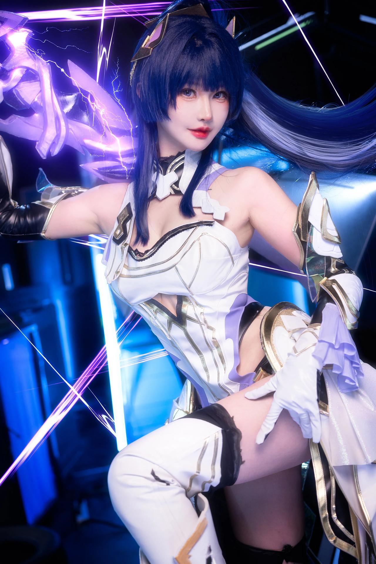 大魔王除了貌美，还有长腿!  