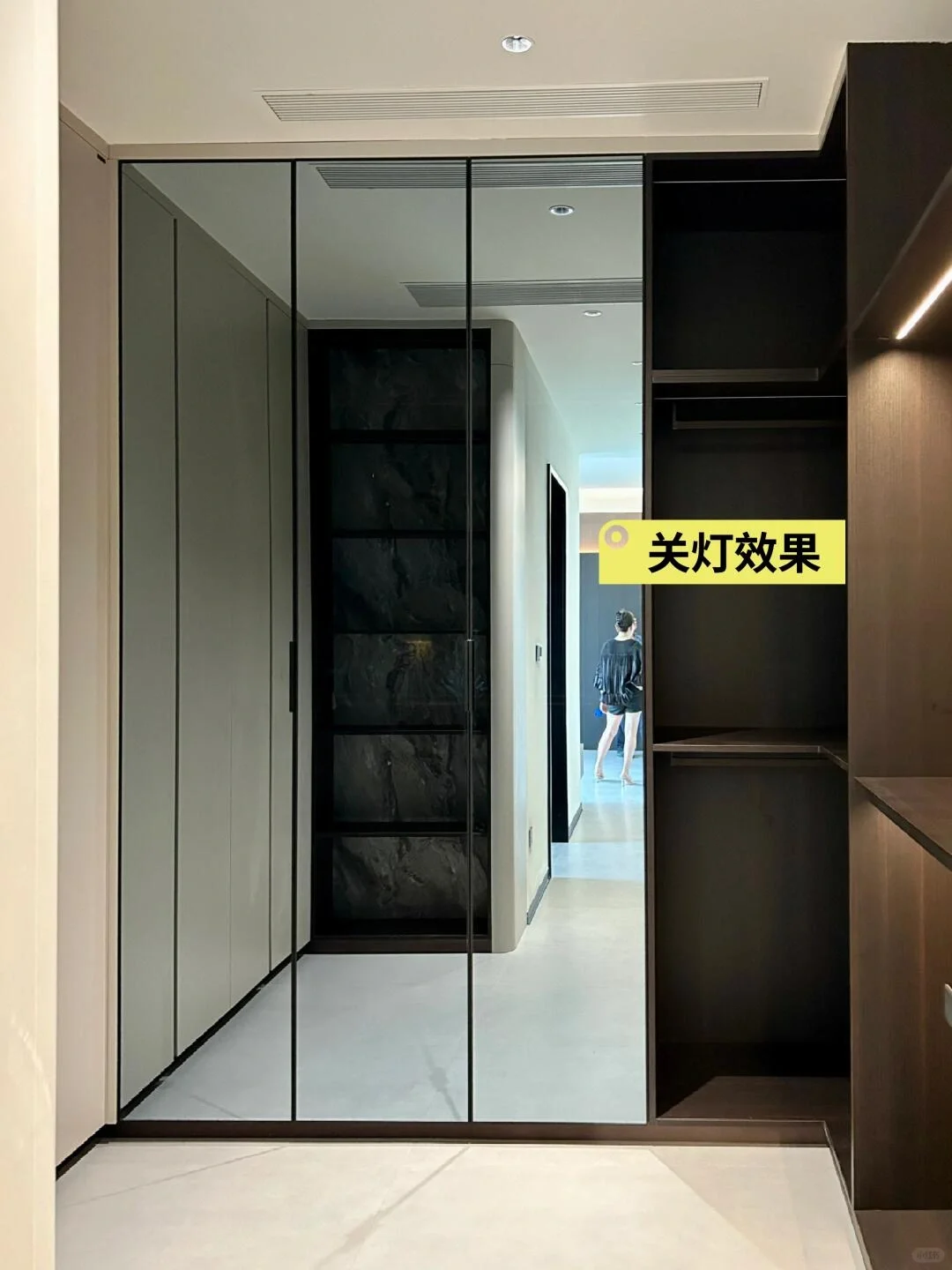 开灯是玻璃关灯是镜子的玻璃门