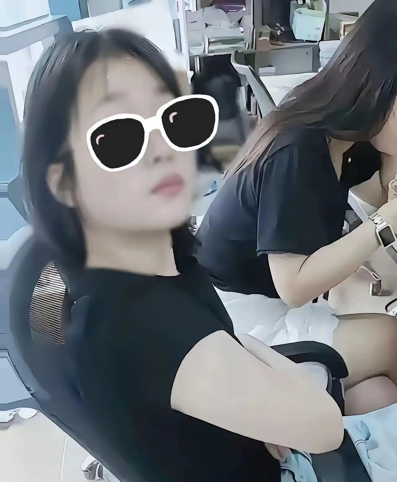 杭州那个白嫖外卖的姑娘，此刻怕是恨透了她老板。本该赔付八十元、致歉即可平息的微澜
