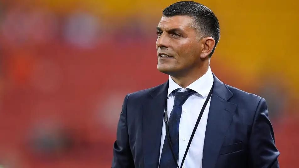 蓉城要聘澳大利亚人约翰·阿洛伊西为主帅，在蓉城乃至全国球迷中炸响一颗惊雷。

毕