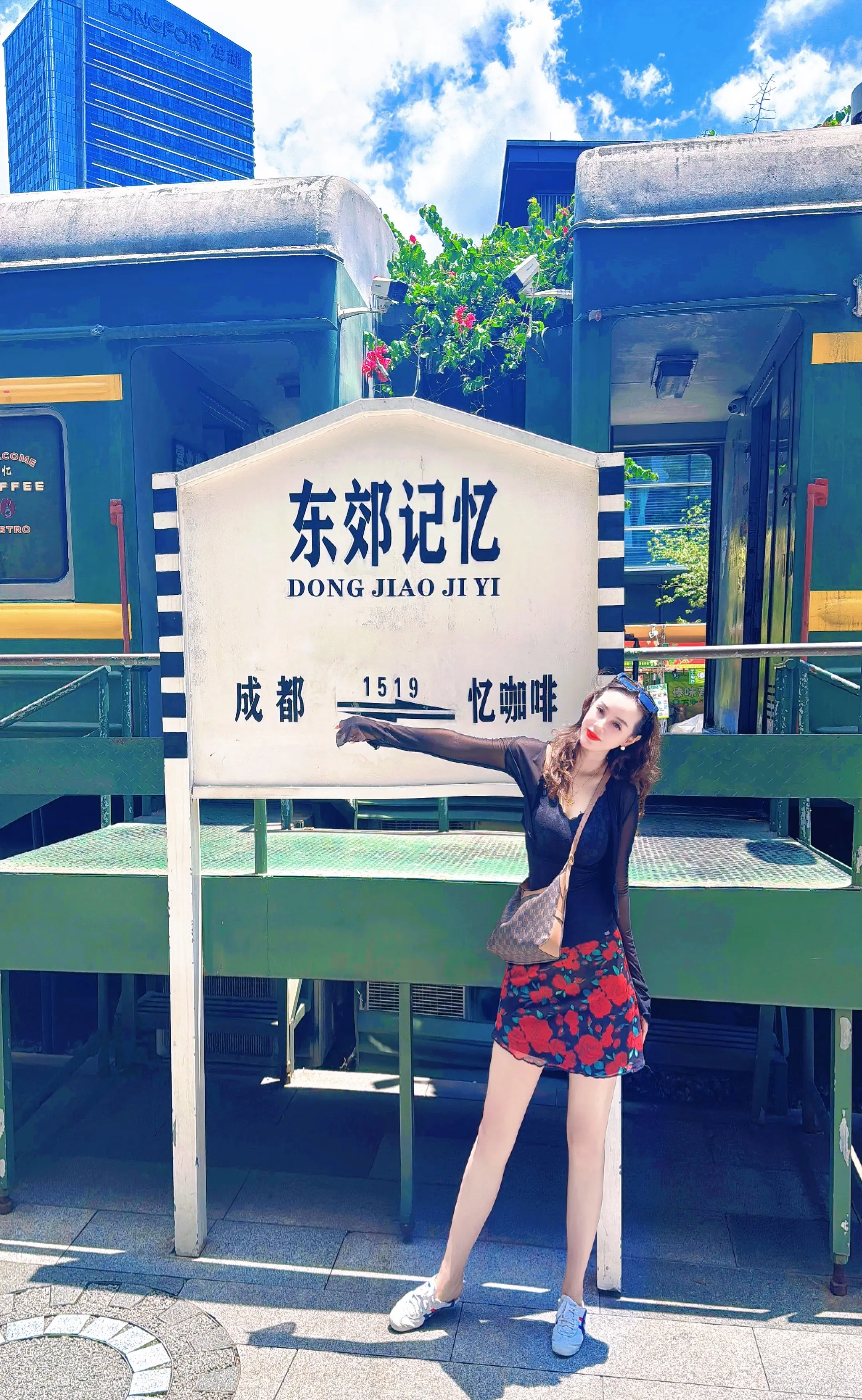 来了无数遍的成都，把青春都献给旅行的路上，活着就是为了让自己开心，把精...