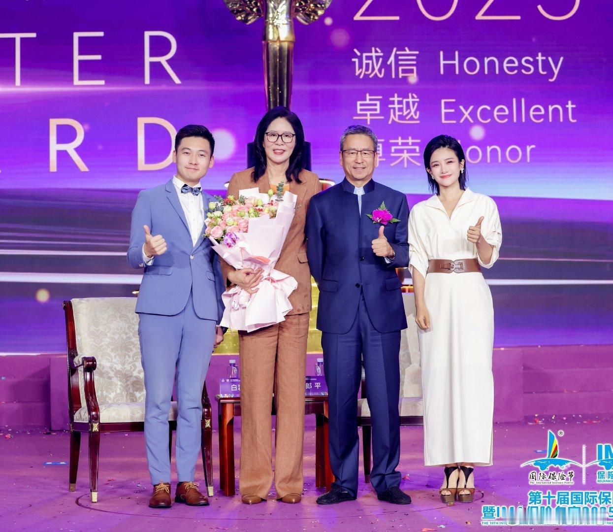 中国女排[超话]  来自主持人蔡紫动态里的郎导世界女排新闻郎平郎平[超话] ​​