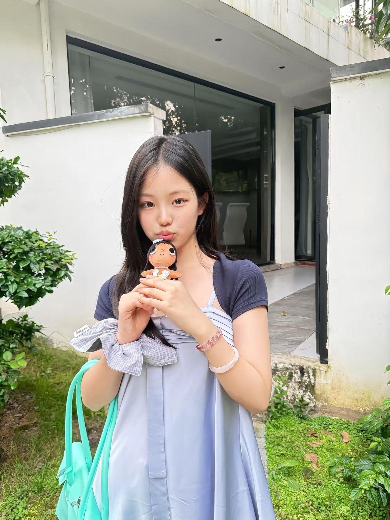 手上戴的都是@萌萌水晶阁 ～