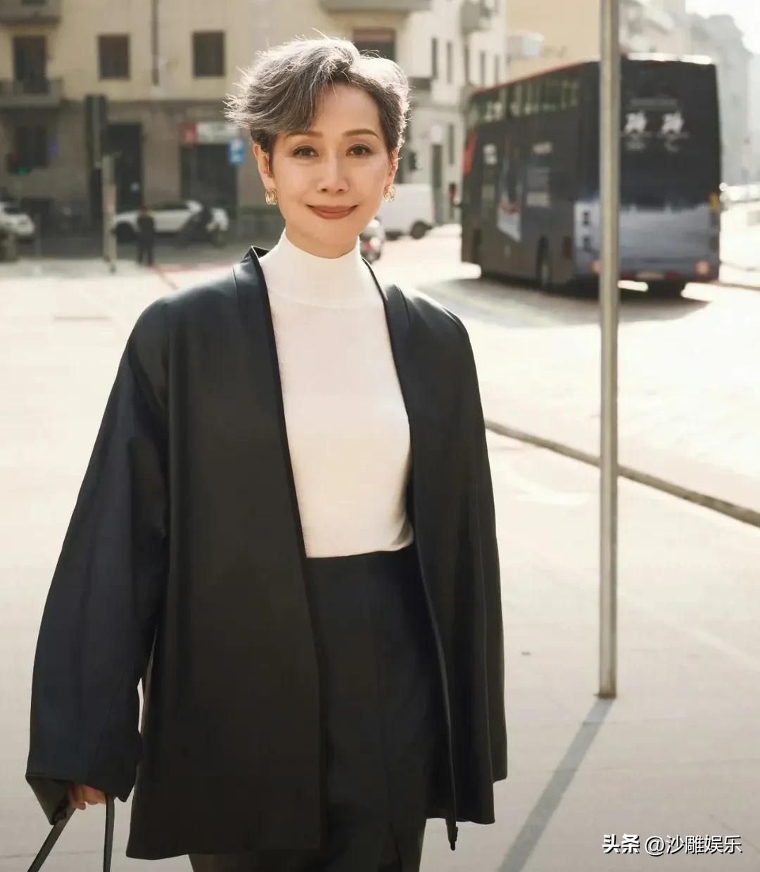 叶童，激动发文！

今天是3月8日妇女节，也是叶童63岁的生日。当大家都在为“姐