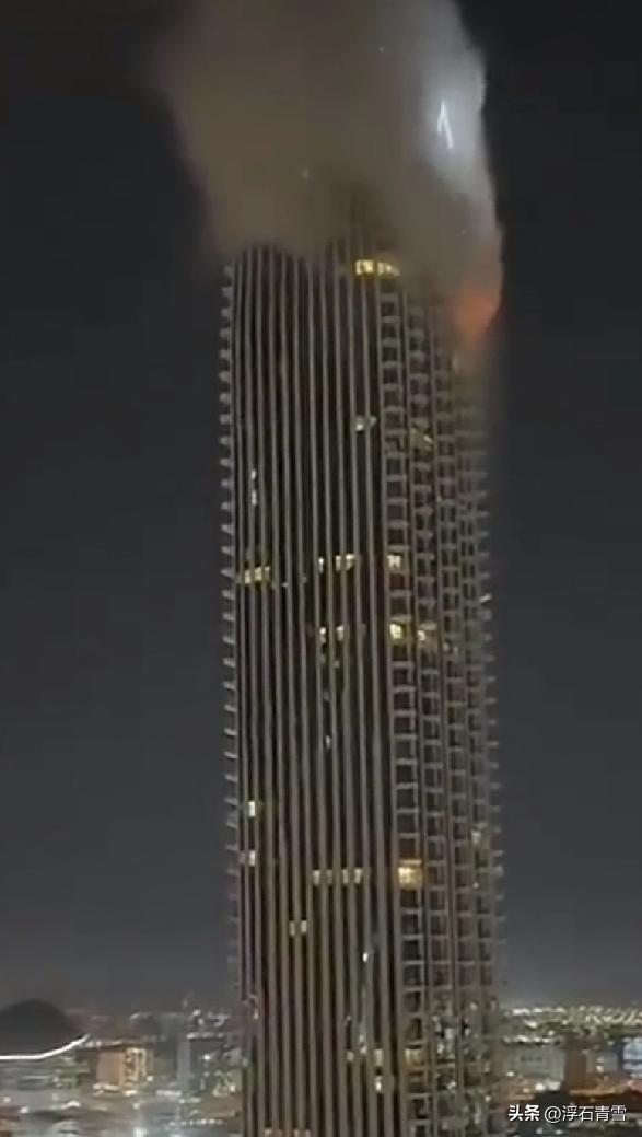 突发，迪拜溪港2号大楼遭受小型无人机袭击！
3月12日凌晨，一架小型无飞机撞到迪