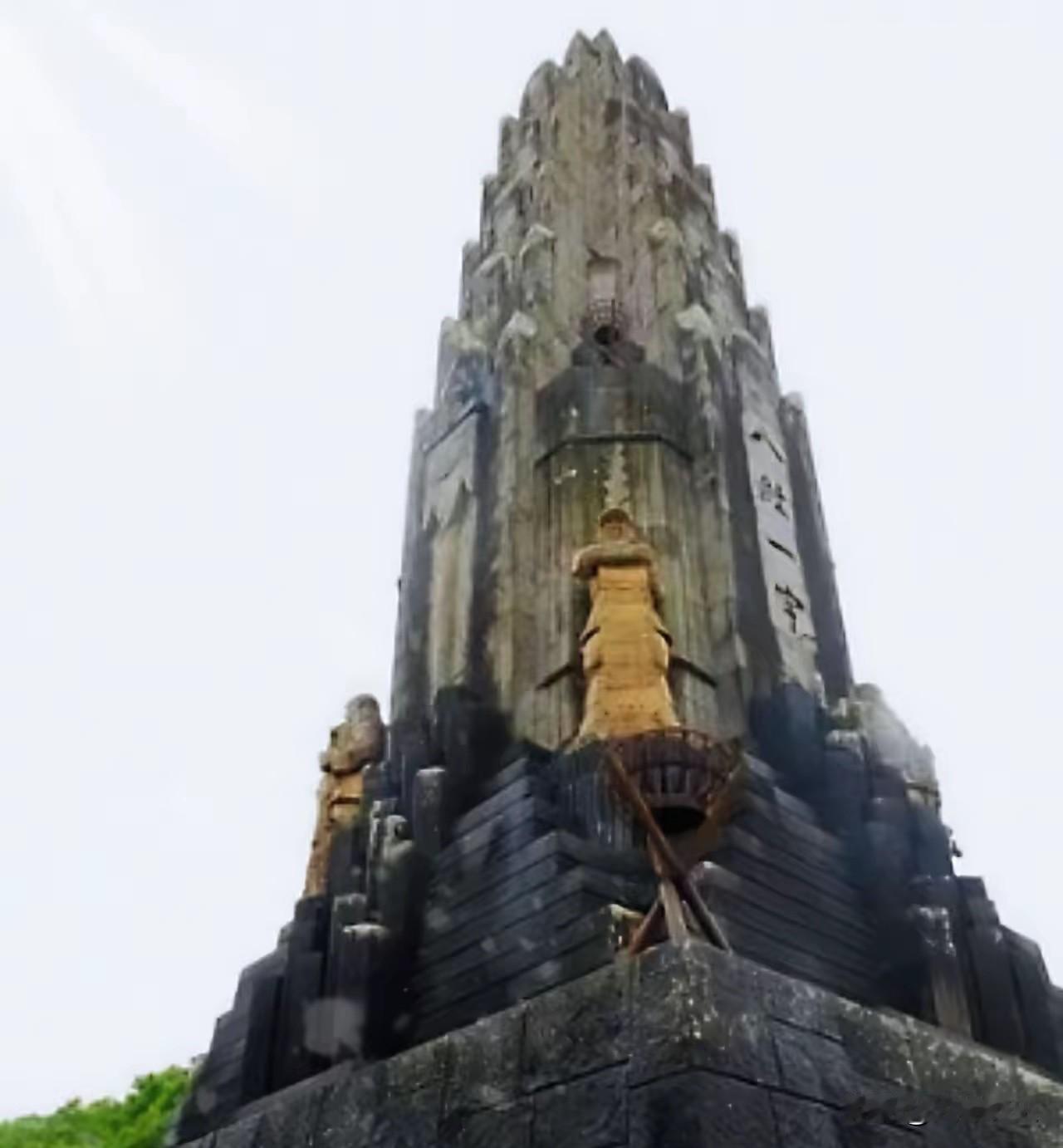 杀人诛心，也不过如此。
​把从别国抢来的墓碑、城墙砖堆在一起，反手起个名字叫“和