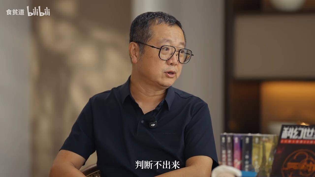 刘慈欣谈AI有可能取代科幻作家那个“蚂蚁看人类”的比喻真给我整沉默了。大刘说AI