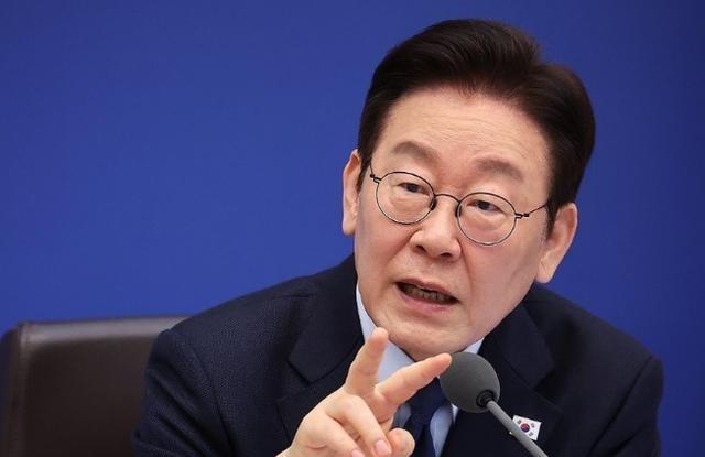 李在明的态度浮出了水面！在高市早苗正式坐稳日本首相的时候，这位韩国总统也是对高市