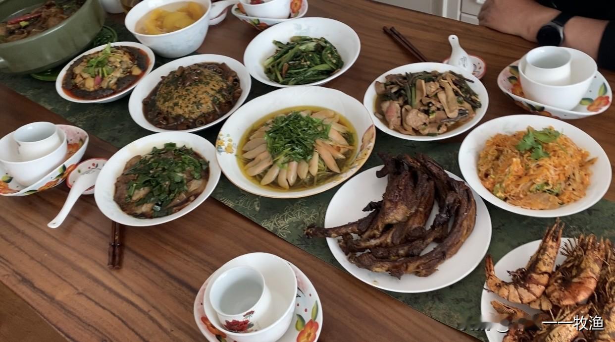 今天凌晨两点多我就醒了，因为老婆胆结石症发作把我心疼醒的
    昨天中午，老婆