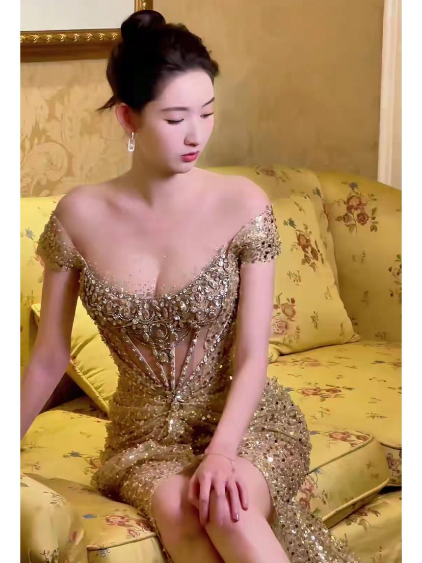 王玉雯
水蜜桃身材。