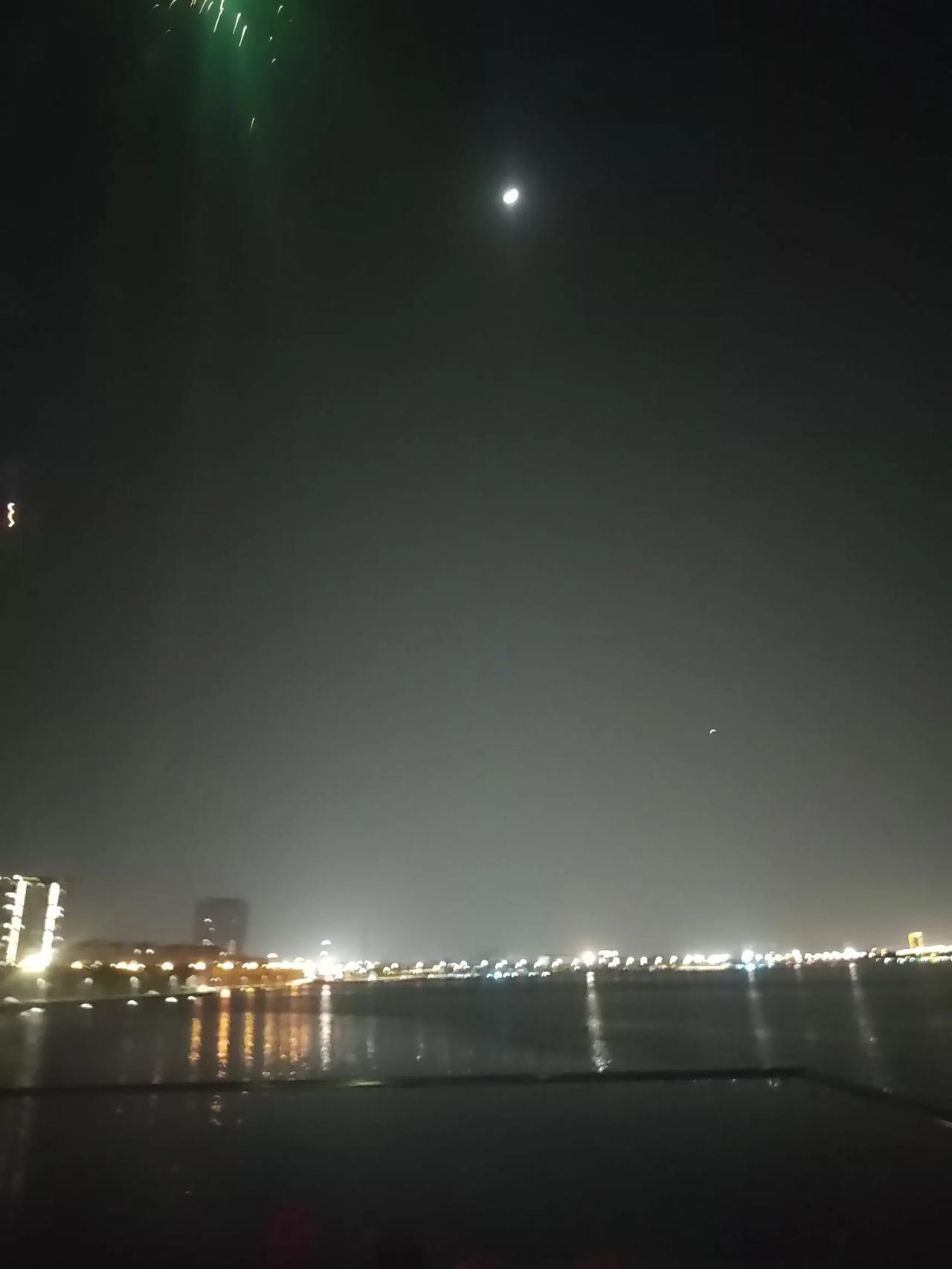 走向年（散文诗）

时已大寒，一个封冻的节气。
这个节气仿佛与大自然一样被冻住了