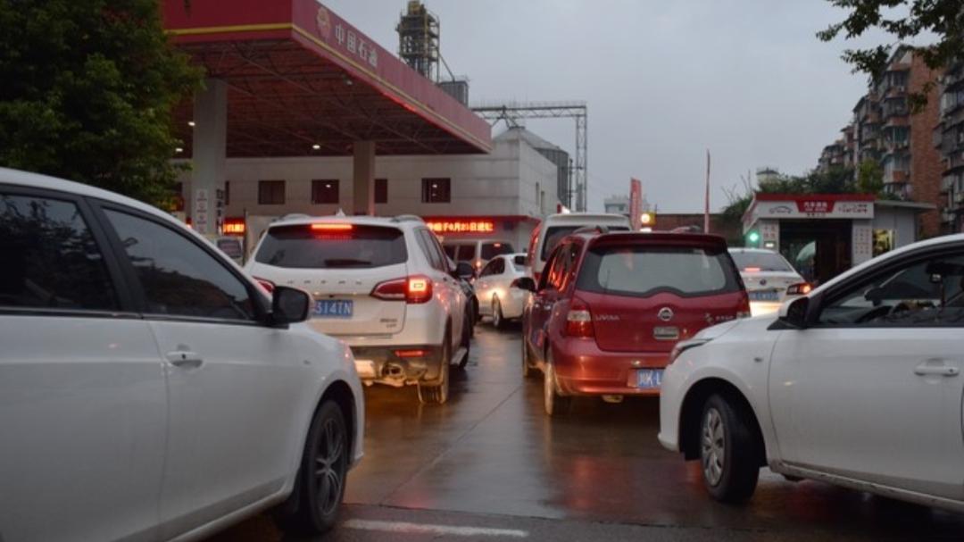 【海南车主注意！下周二油价要破9？老牛帮你算好：这两天加油省一箱】

老铁们，这