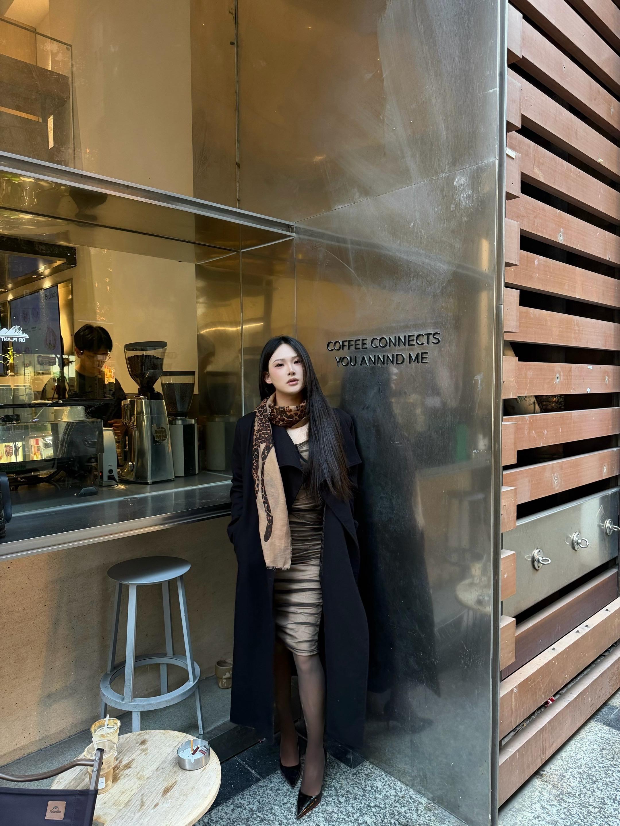 别一副爱答不理的样子 你看我缺你吗