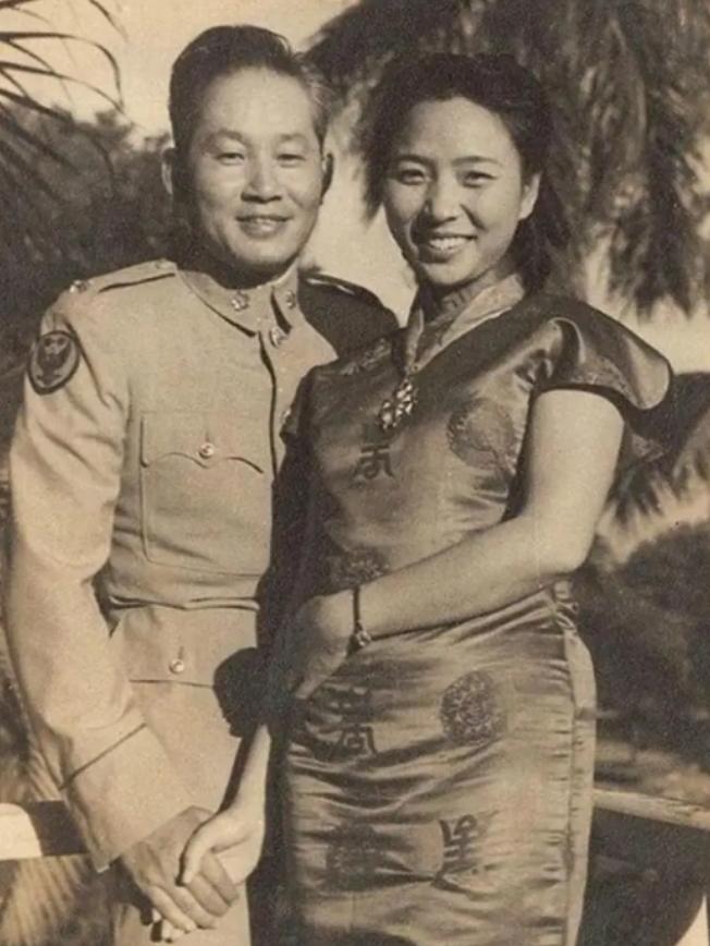 1951年，孙立人脱了衣服上床睡觉，习惯性地搂住老婆，却发现不对劲，他一怔，随即