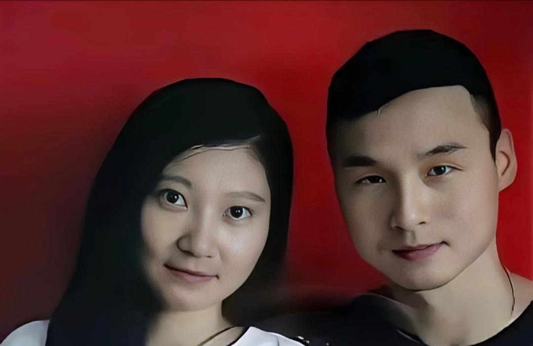 一说到纹身，
就想到王暖暖的前夫，
据王暖暖《重生》回忆录提及，那半身的刺青，那