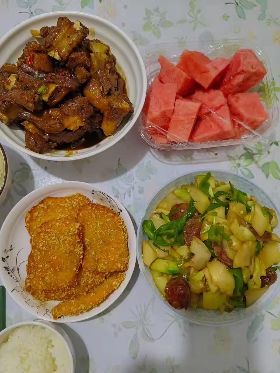 每天最开心的就是做好吃的给儿子吃，看着他爱吃的模样，可能这就是作为母亲最幸福的时