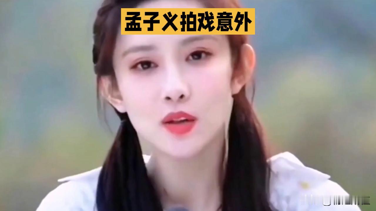 近日，孟子义拍戏的一段视频引发关注。她身着白色古装、头戴帏帽尽显古韵，却在拍摄中